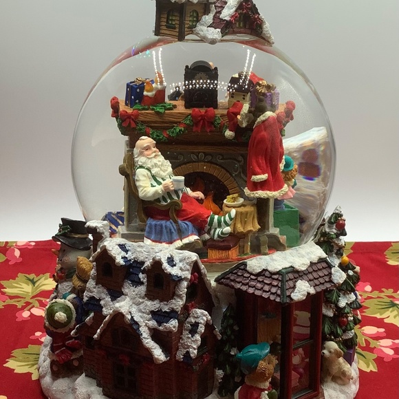 Large Vintage Kirkland Musical/Revolving Christmas Waterglobe. Original Box. - Picture 3 of 11